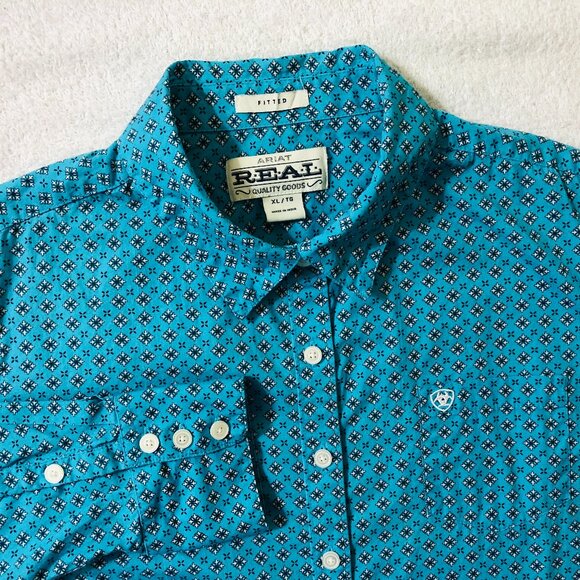 Ariat Women's Size XL Fitted Blue Geometric Button Front Western Shirt Top - Picture 1 of 7